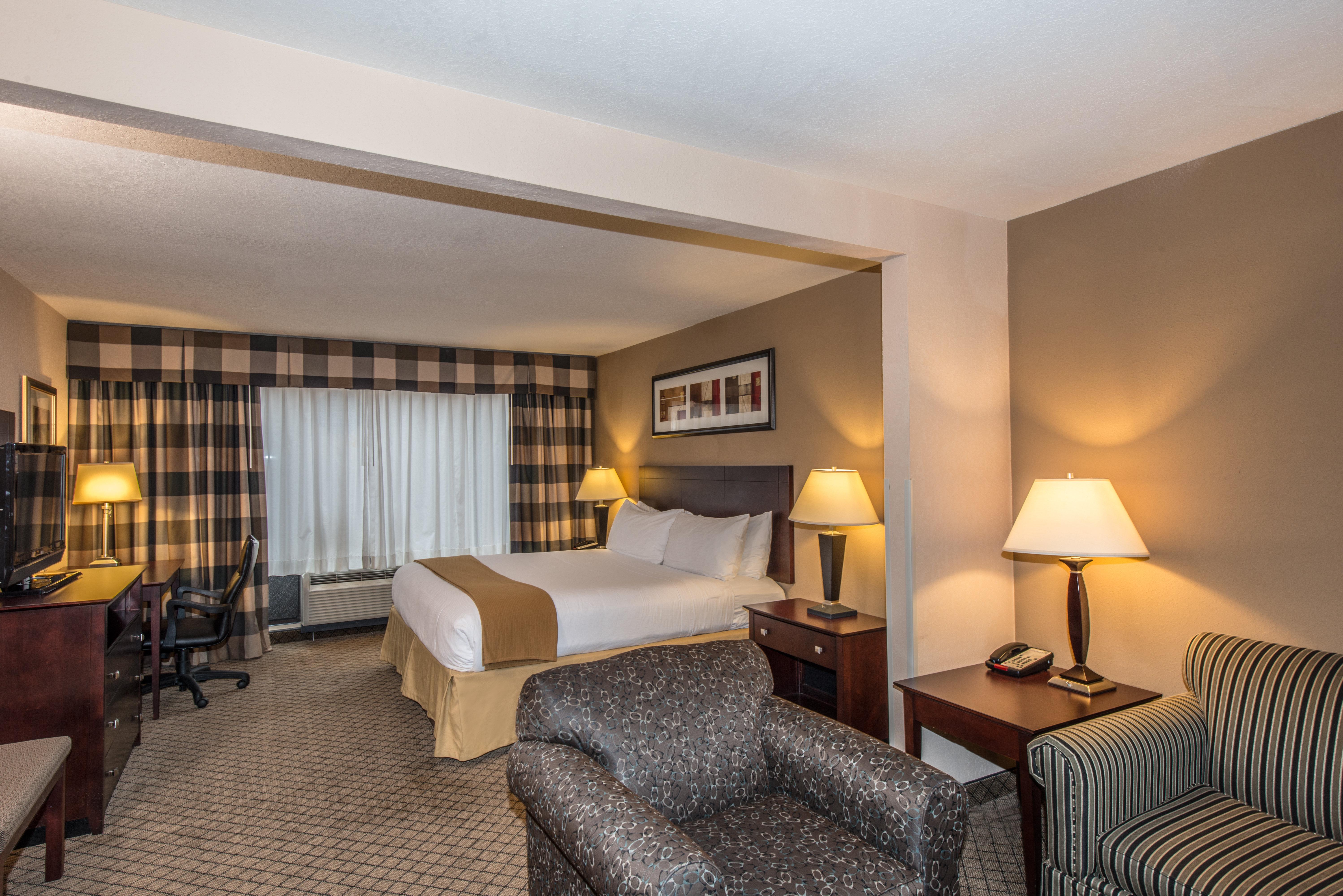 Express & By Ihg 3*