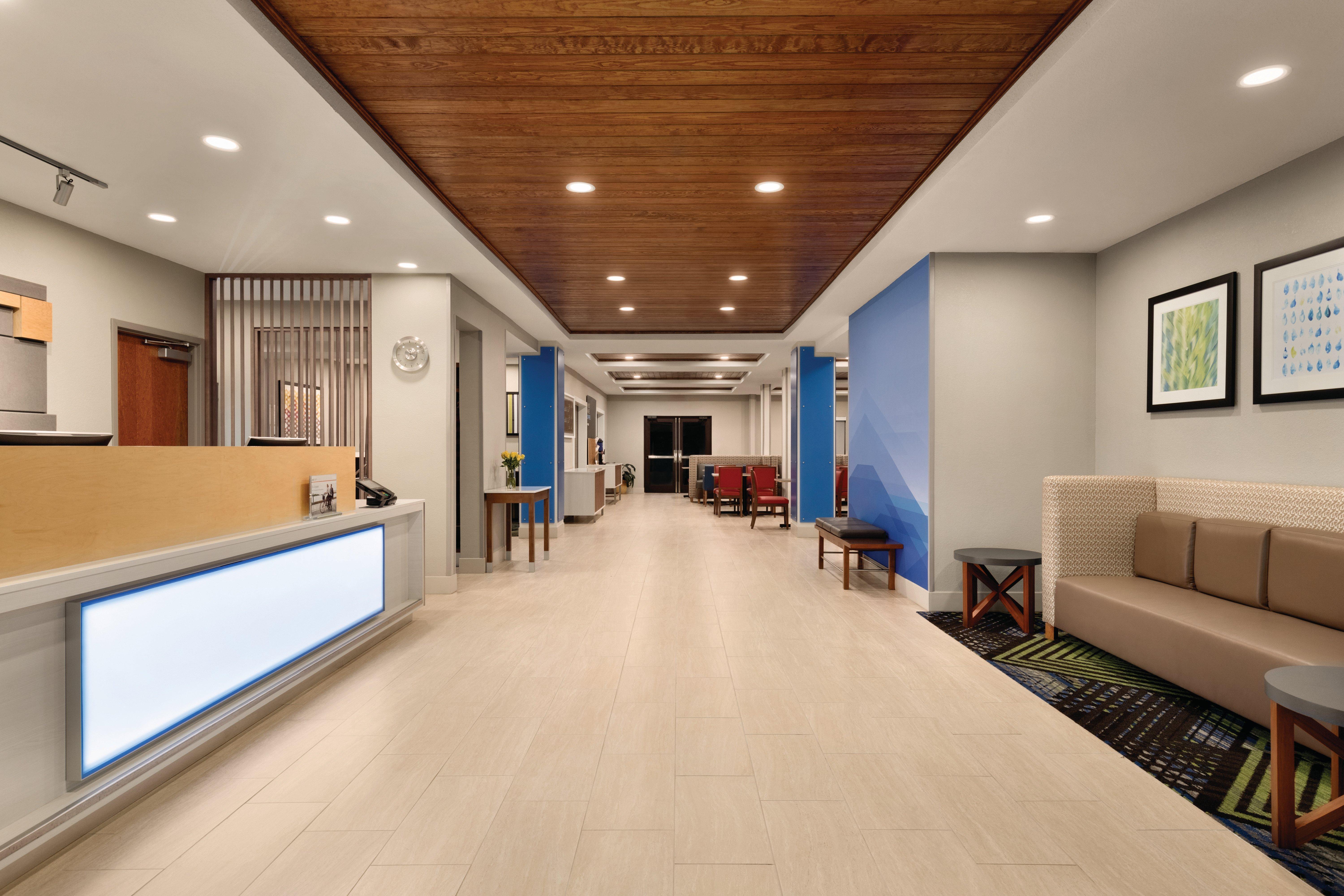 Hotel Express & By Ihg Lavonia